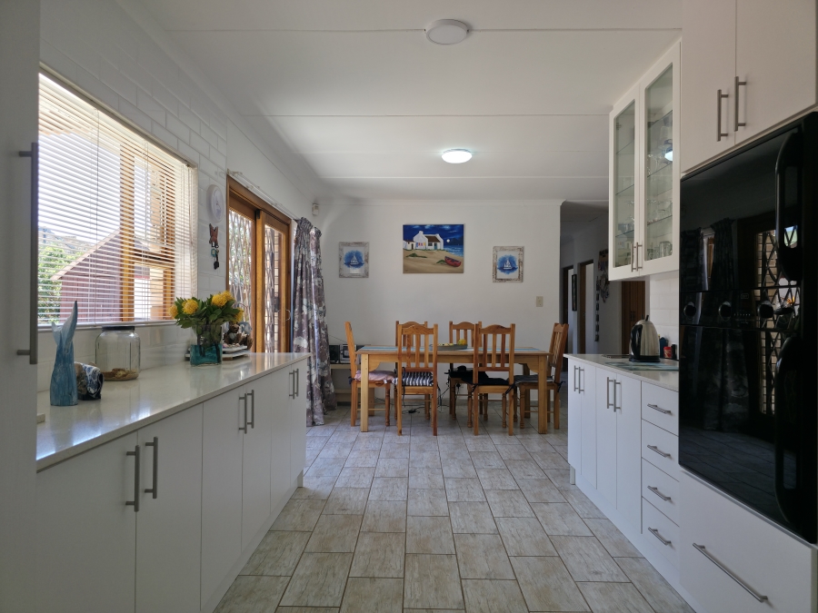 4 Bedroom Property for Sale in Wavecrest Eastern Cape